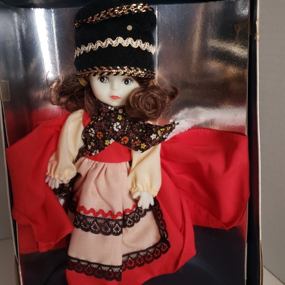 Vintage Uneeda Friends From Foreign Lands Miss Switzerland Doll - Picture 3 of 7